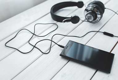 库尔图瓦救主，切尔西战胜对手继续前行